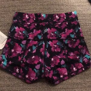 NEW W/ TAG Lululemon Wunder Shorts